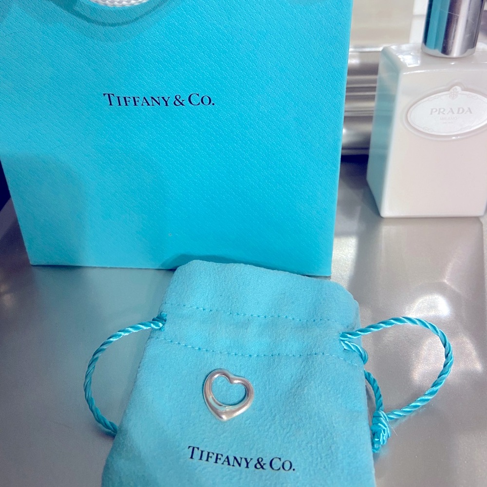 Tiffany & Co Open heart pendant 16mm